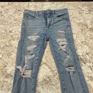 Light wash American Eagle skinny jeans